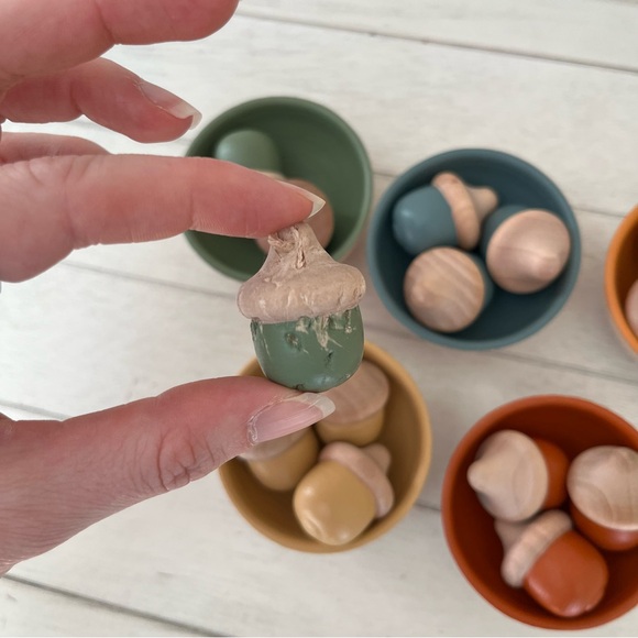 Montessori Colorful Wooden Acorn Sorting Game Babies Toddlers Kids learning toy - Picture 5 of 7